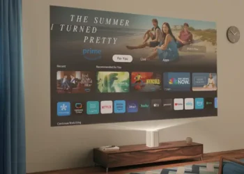 Samsung dă lovitura cu The Premiere 5 – proiectorul care transformă orice perete într-un ecran tactil interactiv!