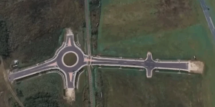 Sens giratoriu de 1,25 milioane de euro… în mijlocul câmpului!