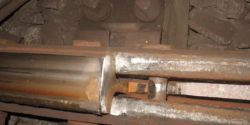 Șină ruptă de cale ferată