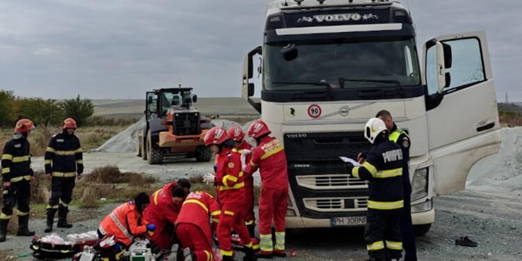 Un șofer de basculantă a murit electrocutat, în cabină