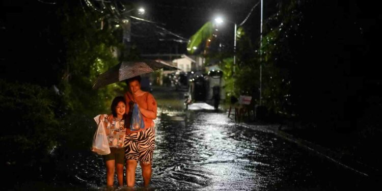 China se închide în așteptarea taifunului Matmo