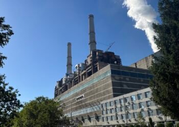 Minerii râd amar: „Ne-au întrebat dacă tușim și gata! Asta e grija lor pentru sănătatea noastră!”