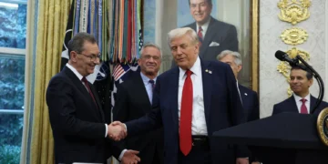 Trump și Pfizer: Acord istoric pentru reducerea prețurilor medicamentelor în SUA