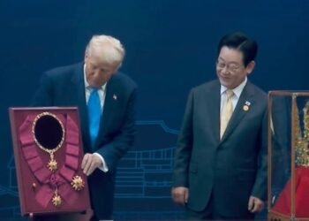 Donald Trump, primit cu onoruri regale în Coreea de Sud: „Mi-ar plăcea să port coroana chiar acum”