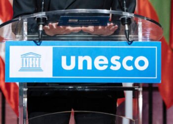 Duel pentru conducerea UNESCO: un profesor egiptean și un economist congolez se înfruntă pentru șefia organizației aflate în criză