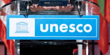 Duel pentru conducerea UNESCO: un profesor egiptean și un economist congolez se înfruntă pentru șefia organizației aflate în criză