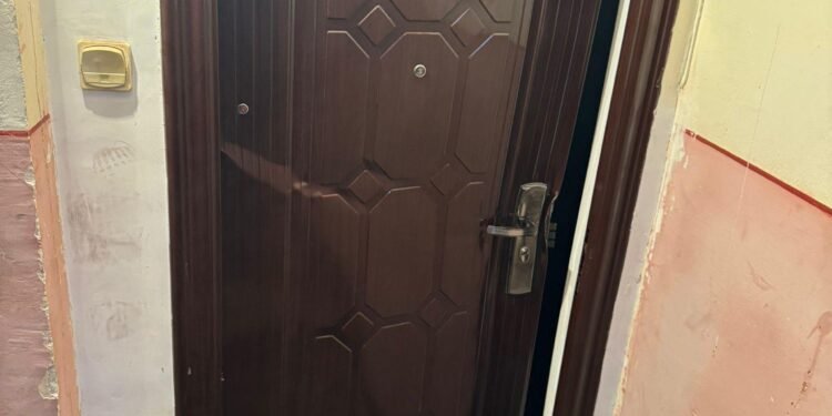 Intervenție cu final neașteptat la Târgu Jiu! Salvatorii au spart ușa unui apartament… greșit