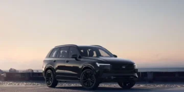 Volvo lansează ediția specială XC90 Black Edition: SUV-ul suedez îmbracă haine de seară