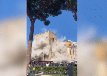 Roma: Muncitor român, prins sub dărâmături după prăbușirea turnului medieval Torre dei Conti