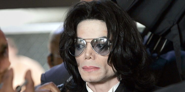 Michael Jackson, primul artist din istorie cu hituri Billboard în șase decenii!