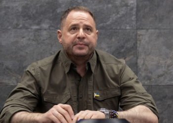 NABU i-a confiscat telefoanele și laptopurile lui Andriy Yermak. Percheziții-maraton și acuzații explozive