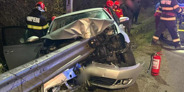 O tânără de 23 de ani a ajuns la spital după un impact puternic