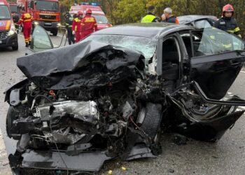 Tânărul șofer se juca pe telefon. Două vieți pierdute, o femeie în stare critică!