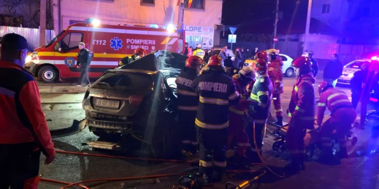 O tânără de 20 de ani și-a pierdut viața, iar prietena ei a ajuns la spital