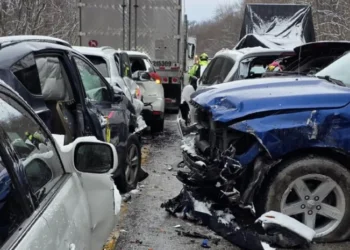 Peste 40 de mașini avariate într-un incident rutier