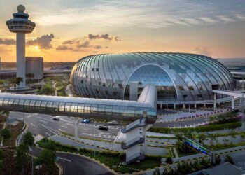 Singapore, prima țară din lume care introduce o taxă verde pe combustibilul pentru avioane