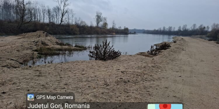 Razie pe râul Jiu: dosar penal după ce inspectorii au descoperit „caracatița” exploatărilor ilegale de agregate