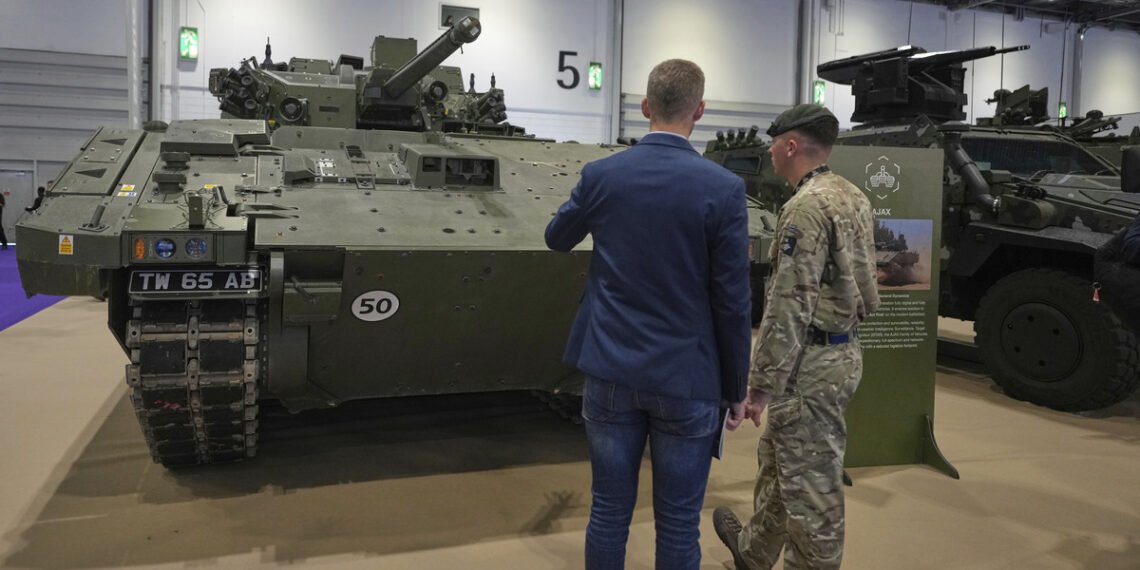 Armata britanică oprește de urgență testele vehiculului blindat Ajax după ce zeci de soldați au acuzat stări de rău
