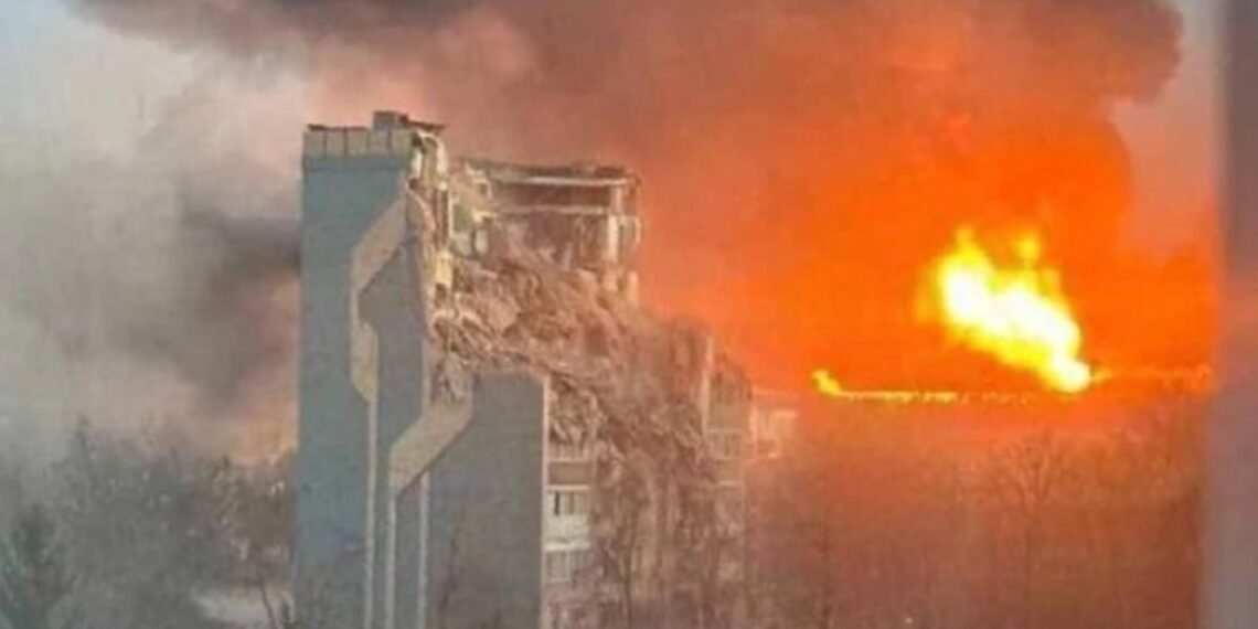 Un bloc de 9 etaje, distrus în Ucraina