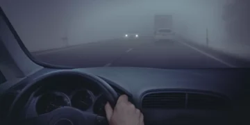 Autotren cu televizoare, răsturnat pe DN7