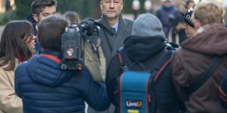 Plătit pentru discursuri favorabile Rusiei