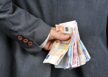 Cum a scăpat un om de afaceri care a păcălit statul timp de doi ani