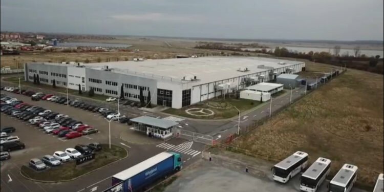 Anunță sute de concedieri colective