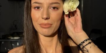 Prăbușită în baie, a murit la 21 de ani