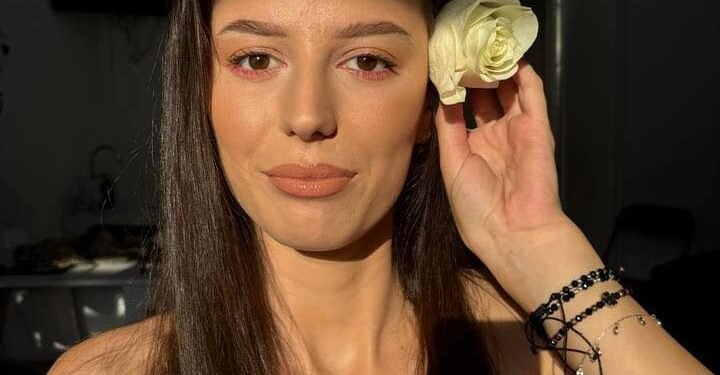 Prăbușită în baie, a murit la 21 de ani