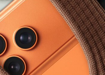 Apple lansează „iPhone Pocket” – accesoriul de lux care transformă telefonul într-un statement de modă