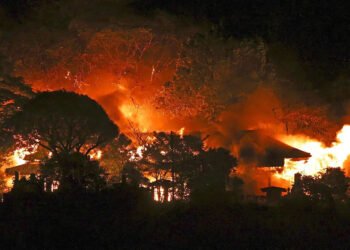 Incendiu devastator în Japonia: 170 de case mistuite de flăcări și sute de oameni evacuați în toiul nopții
