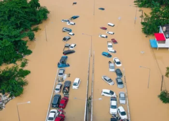 Bilanț cumplit al inundațiilor din Indonezia: peste 300 de morți, sute de dispăruți și zeci de mii de evacuări