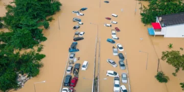 Bilanț cumplit al inundațiilor din Indonezia: peste 300 de morți, sute de dispăruți și zeci de mii de evacuări