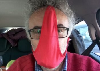 El este profesorul care abuza de eleve. Predă la un liceu din Craiova!