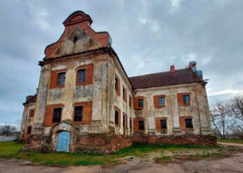 O mănăstire de 400 de ani, vândută cu prețul unei pizza – noul proprietar o transformă în clinică de lux