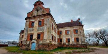 O mănăstire de 400 de ani, vândută cu prețul unei pizza – noul proprietar o transformă în clinică de lux