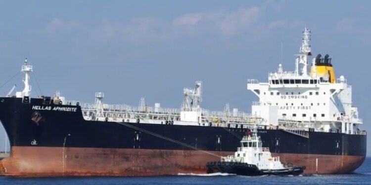 Pirații somalezi au capturat un petrolier sub pavilion maltez