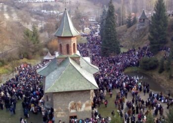 15.000 de oameni sunt așteptați la canonizarea Sfântului Arsenie Boca