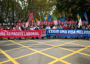 Portughezii ies în stradă pentru salarii decente: „Vrem 1.050 de euro, nu reforme care ne iau drepturile!”