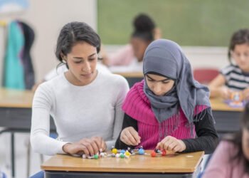 Austria vrea să interzică vălul pentru fetele sub 14 ani în școli