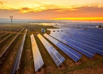 Guvernul oferă trei ore de energie solară gratuită pe zi pentru toți consumatorii. Vezi unde!