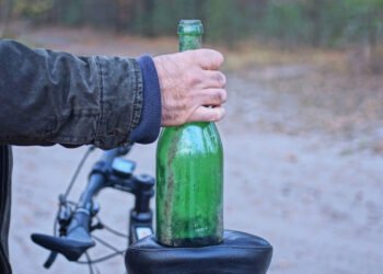 A supraviețuit trei zile cu câteva sticle de vin