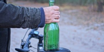 A supraviețuit trei zile cu câteva sticle de vin