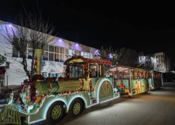 Craiova: Trenulețul Magic și Party Bus-ul RAT SRL vă plimbă prin povestea Târgului de Crăciun