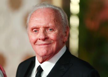 Anthony Hopkins marchează 50 de ani de sobrietate: „Am ales viața” – mesaj puternic pentru fani