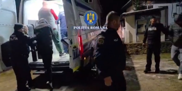 Șapte bărbați, luați pe sus de poliție după o încăierare sângeroasă în miez de noapte