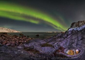 Murmansk, noul „pământ al fertilității” pentru turiști – cupluri vin să conceapă „copii norocoși” sub Aurora Boreală