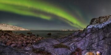 Murmansk, noul „pământ al fertilității” pentru turiști – cupluri vin să conceapă „copii norocoși” sub Aurora Boreală