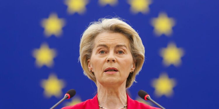 Ursula von der Leyen îi răspunde lui Donald Trump: „Nimeni nu ar trebui să intervină în democrația europeană”