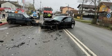 Accident cu două șoferițe, la ieșirea din benzinărie